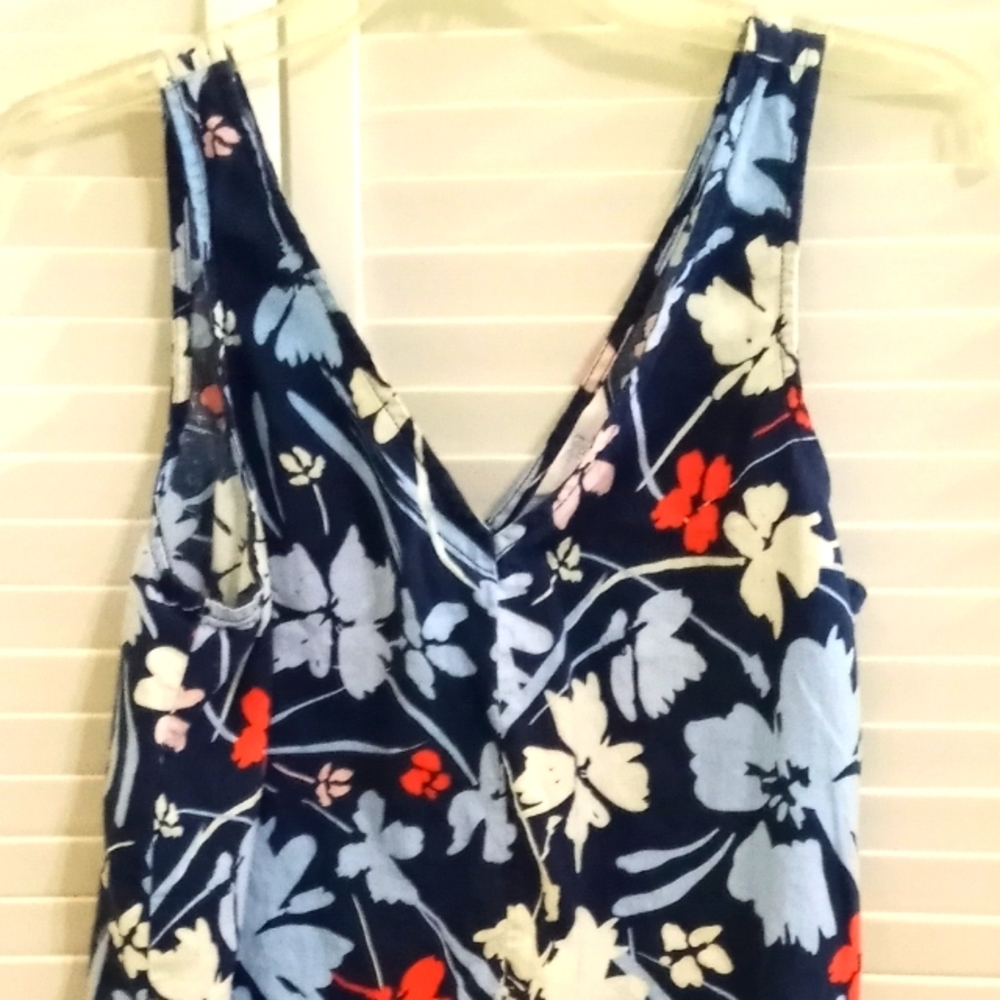 Women's Sm. Time and Tru Floral V-neck Tank Top
